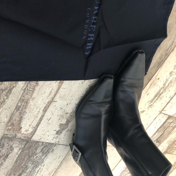 Burberry soft leather boots with silver hardware - Picture 6 of 7